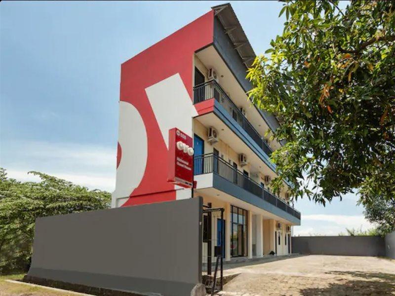 Richmond Guest House Cirebon Redpartner מראה חיצוני תמונה