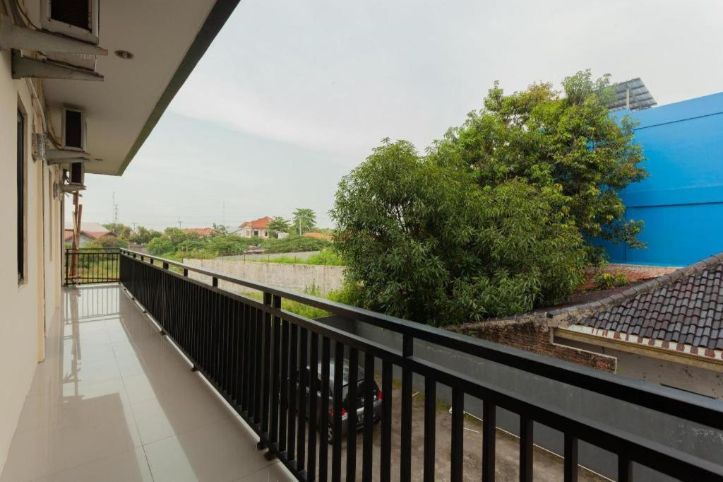 Richmond Guest House Cirebon Redpartner מראה חיצוני תמונה