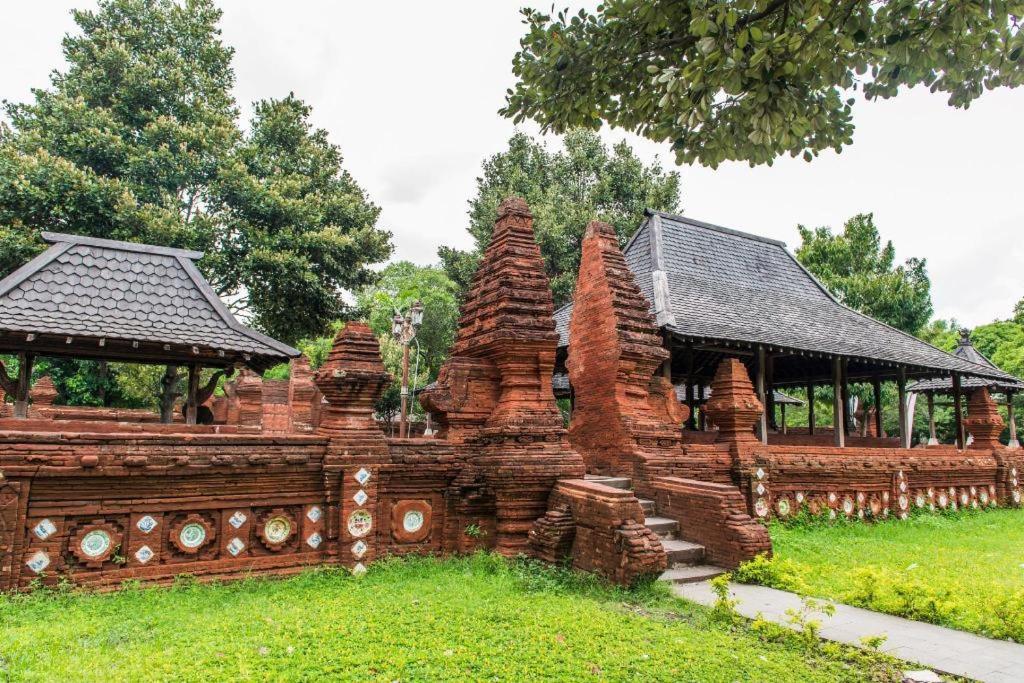 Richmond Guest House Cirebon Redpartner מראה חיצוני תמונה