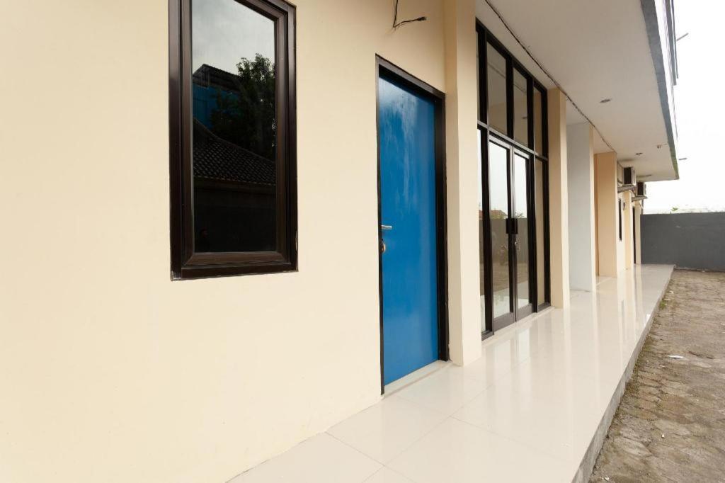 Richmond Guest House Cirebon Redpartner מראה חיצוני תמונה
