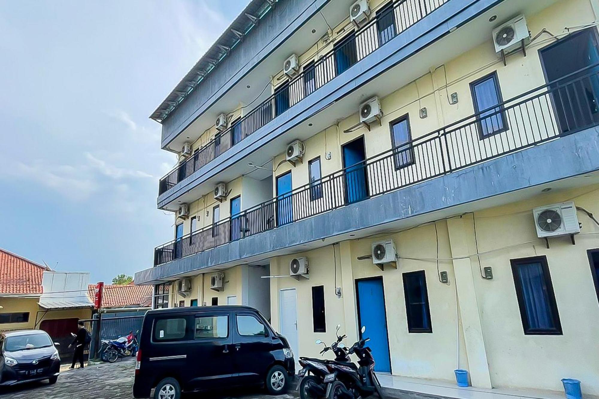 Richmond Guest House Cirebon Redpartner מראה חיצוני תמונה